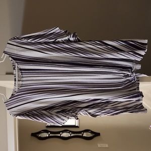 💜🤍 Lane Bryant Plus Size Purple and White Short Sleeve Top Tie Hem 26/28 🤍💜